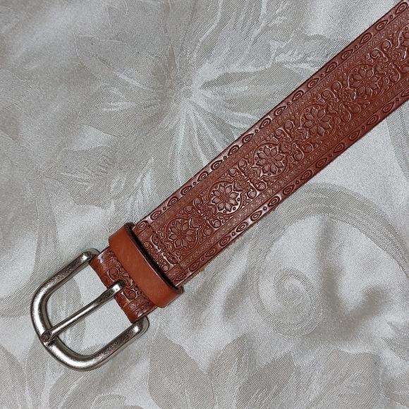 Gorgeous Tooled Leather Belt▪︎Antiqued Silver Buckle - Picture 3 of 14